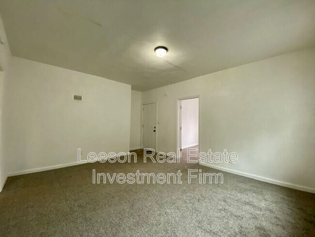 Photo - 3042 Fulton St