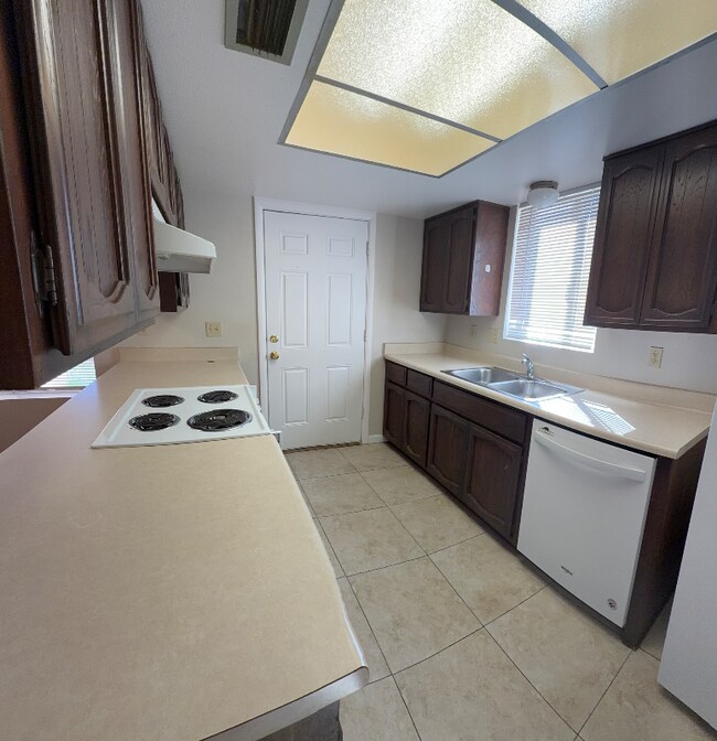 Photo - 121 E 14th Pl