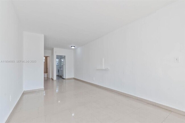 Photo - 1685 Jefferson Ave Unidad 19