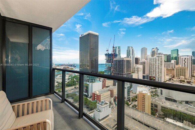 Photo - 159 NE 6th St Unidad 2512