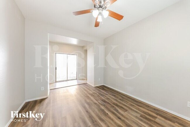 Photo - 4680 E Laurel Ave