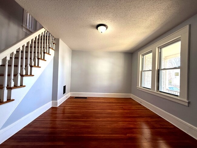 Photo - 732 Brooks St