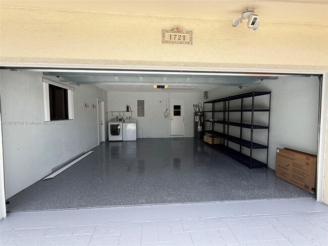 Photo - 1721 NE 48th Ct