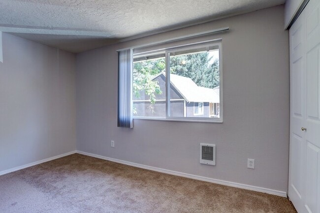 Photo - 2 Bedroom Home with Washer and Dryer INSID...