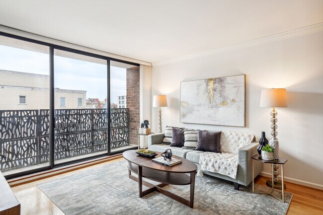 Photo - 2555 PENNSYLVANIA Ave NW Unit 907