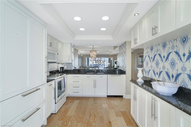 Photo - 355 Park Shore Dr