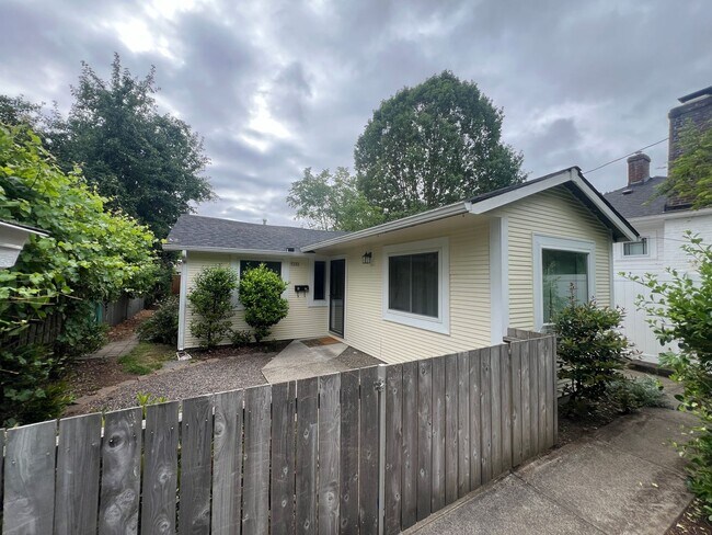 Photo - 3 Bedroom Home on Quiet Street with Lots o...