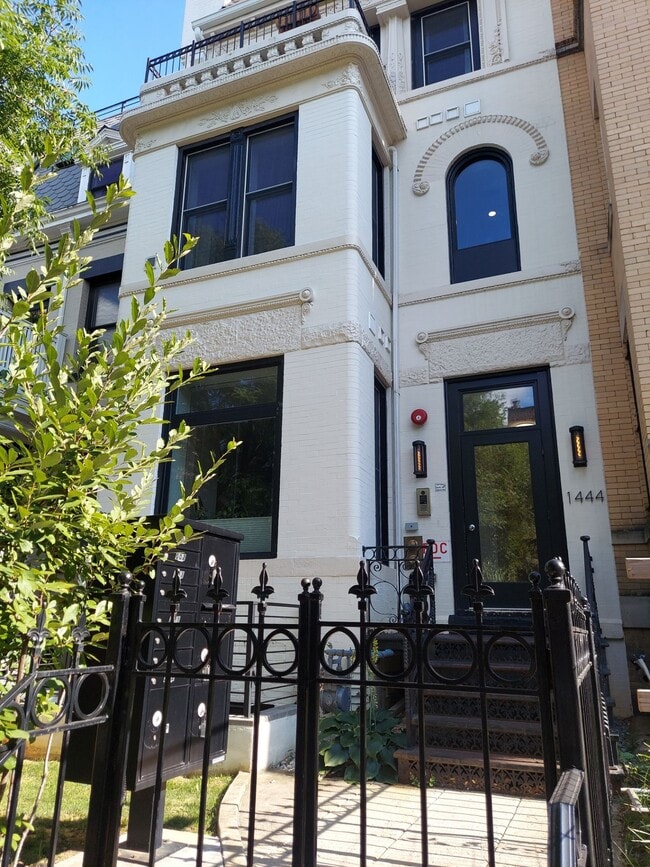Building Photo - 1444 Harvard St NW Unit 001 Rental
