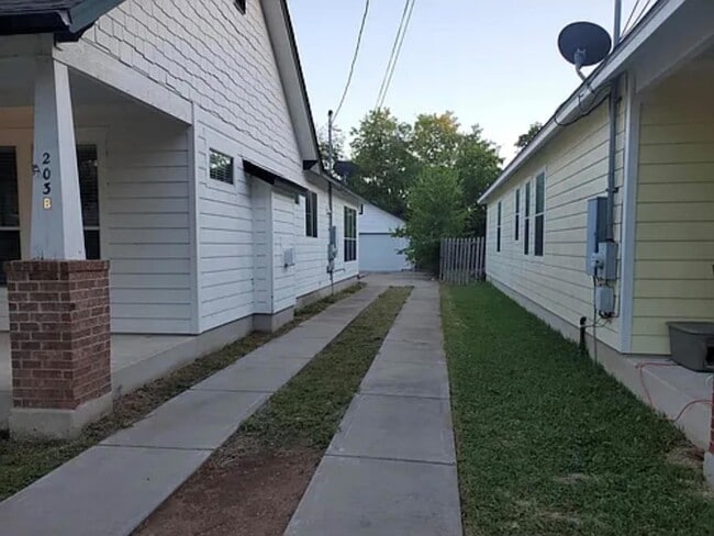 Photo - 203 E Pecan St