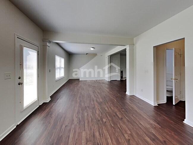 Photo - 104 Thorsen Dr