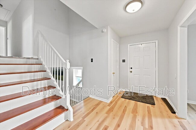 Photo - 409 Dutton St