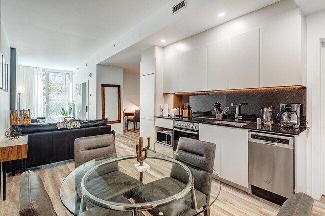 Photo - 2061 Rue Stanley Unit SI ID1294645P