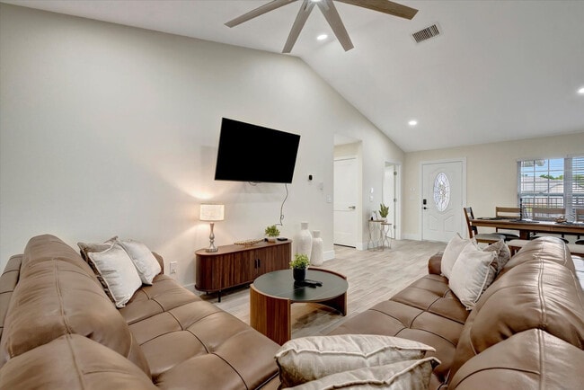 Building Photo - 7724 Simon Ridge Ct Unit SI ID1520116P