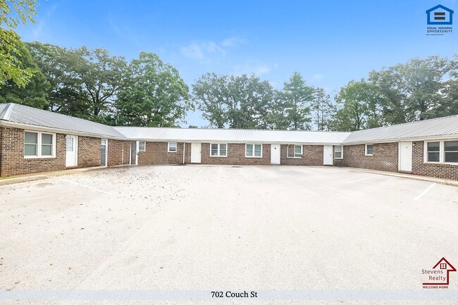 Building Photo - 702 Couch St