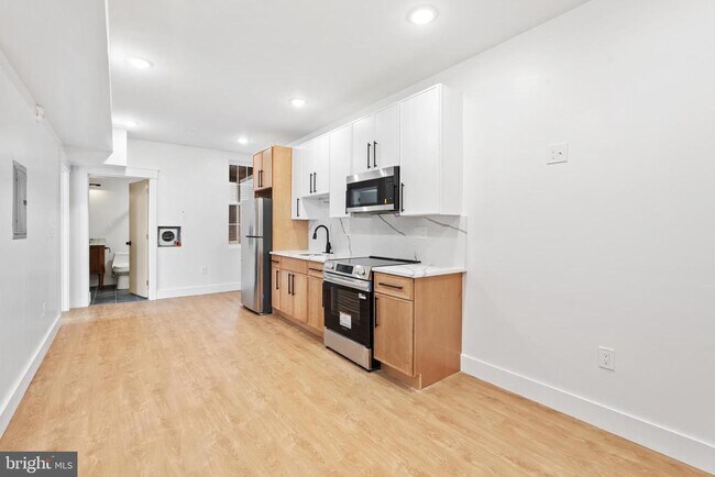 Photo - 900 N 41st St Unit 2ND FLOOR BACK