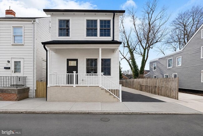 32 West St