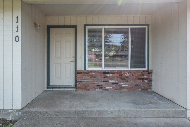 Photo - 110 SW Fleishauer Ln