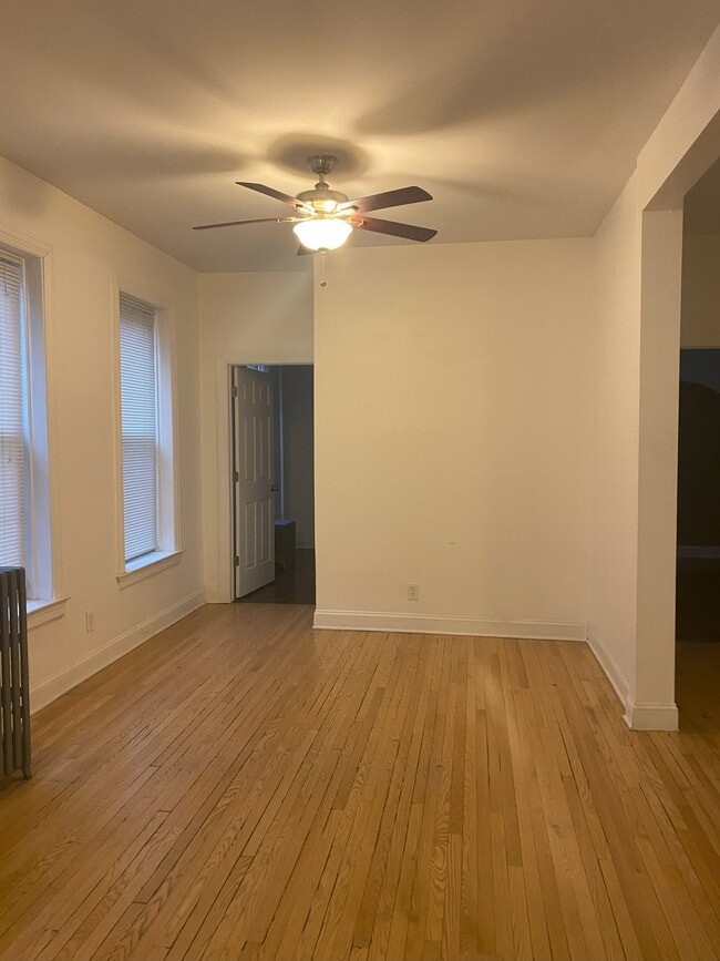 Large living/dining room - 2900 N Richmond St Unit 1R