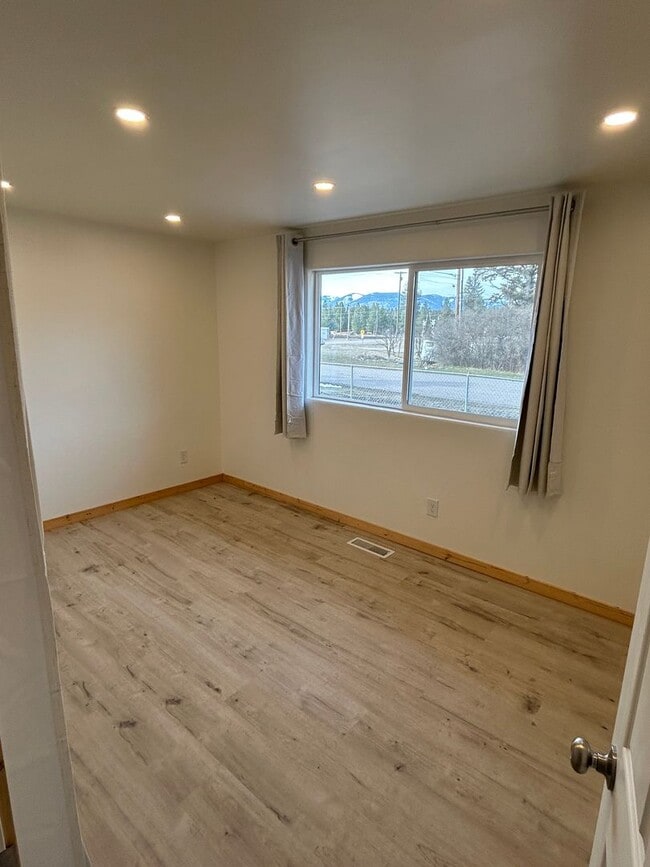 Photo - 156-166 A St W (CG) Unidad 166 A St W