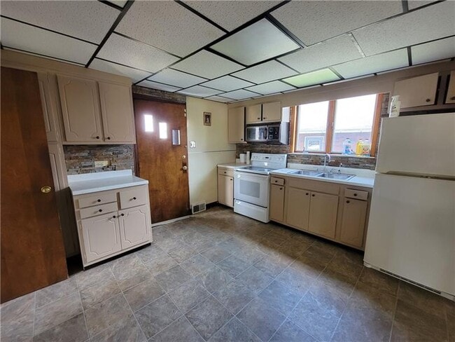 Photo - 404 W Cunningham St