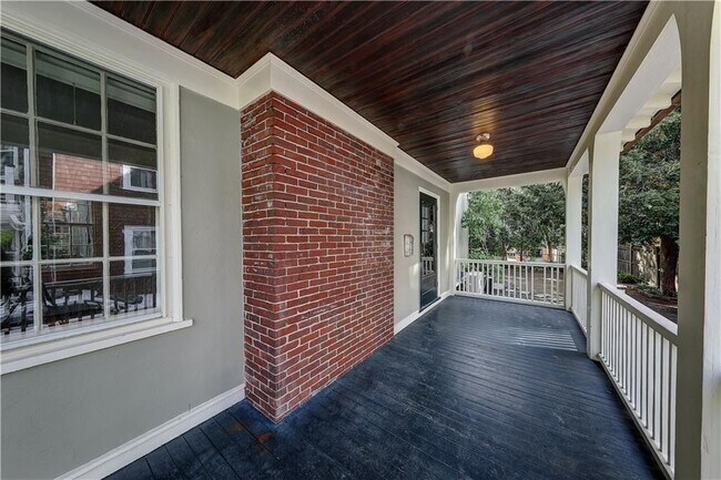16 Elton St