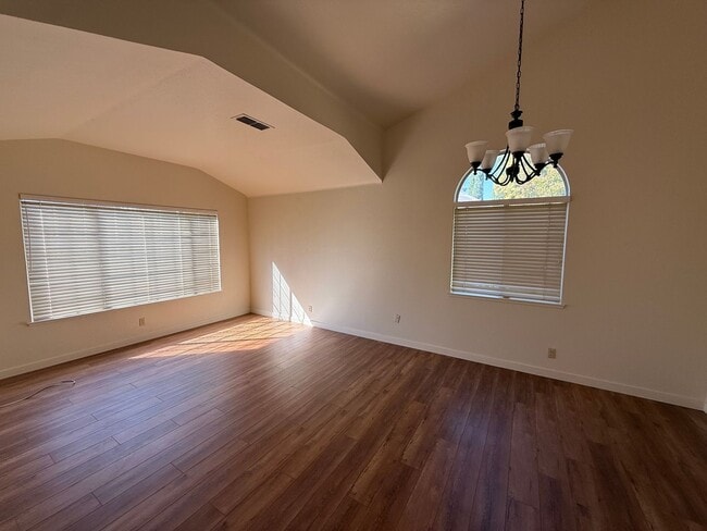 2825 Airons Ct