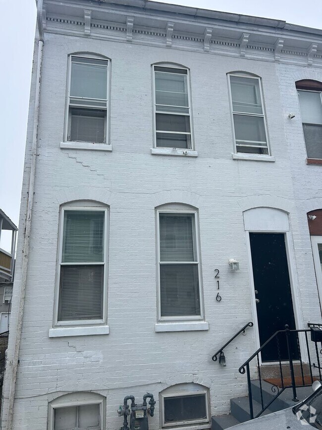 Building Photo - 4 Bedroom in York City Rental