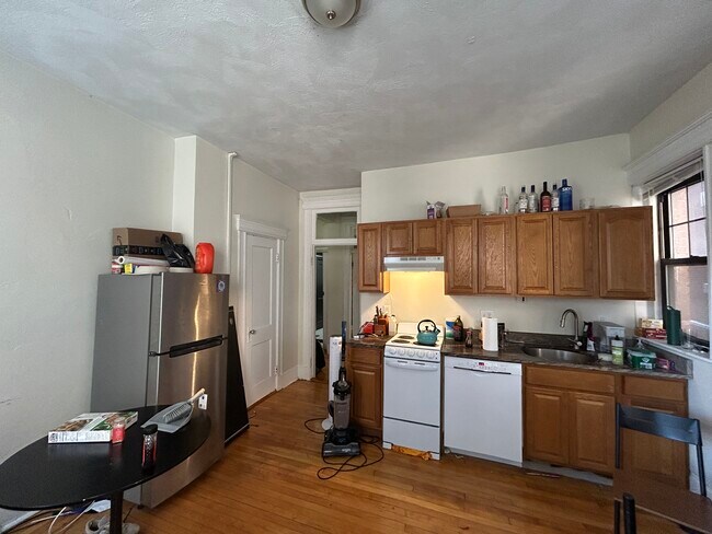 Photo - 132 Hemenway St