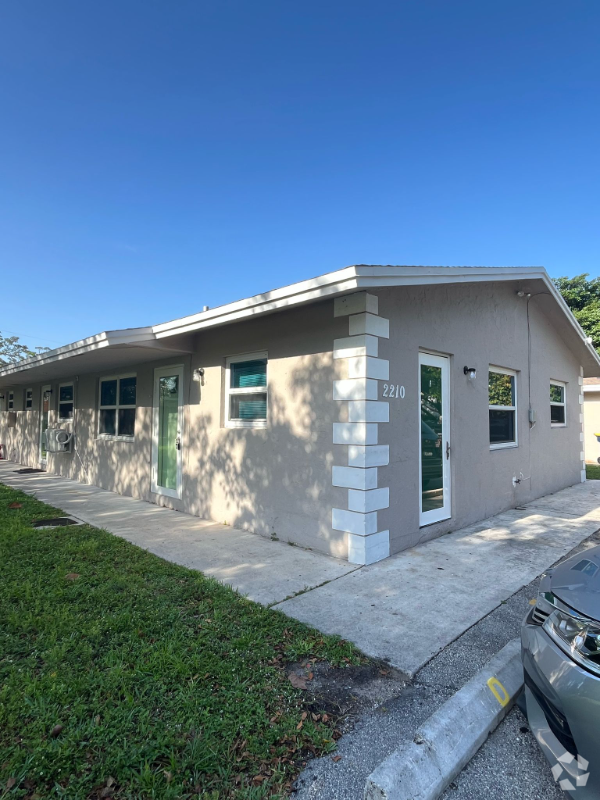 Building Photo - 2210 SW 45th St Rental