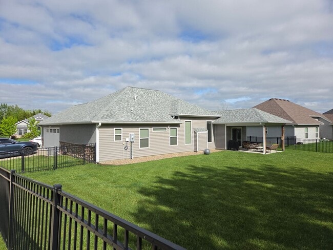 Photo - 3 bd, 2 ba house in E Columbia in great move-in shape, fenced, corner lot, w/d provided.