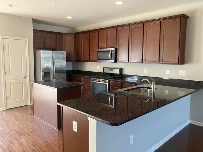 Photo - 1006 Windlass Glen Rd