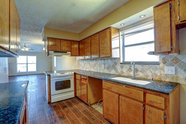 Photo - 3415 W 19th St