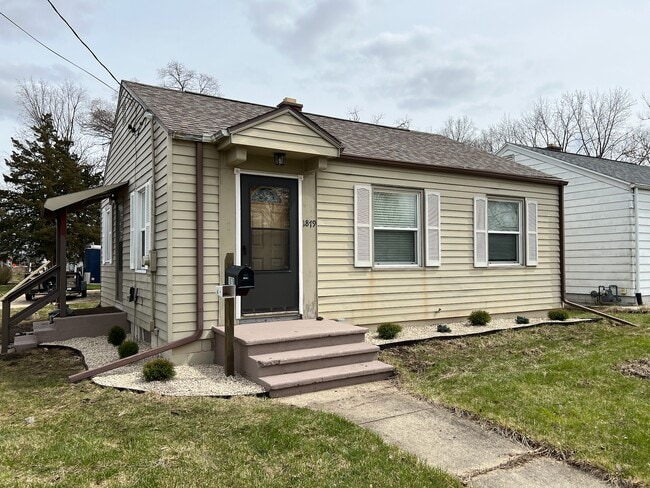 Building Photo - 1879 Marion Ct