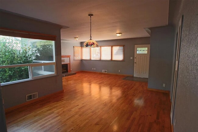Photo - Eastside Olympia/ Available Now-Rambler 3b...