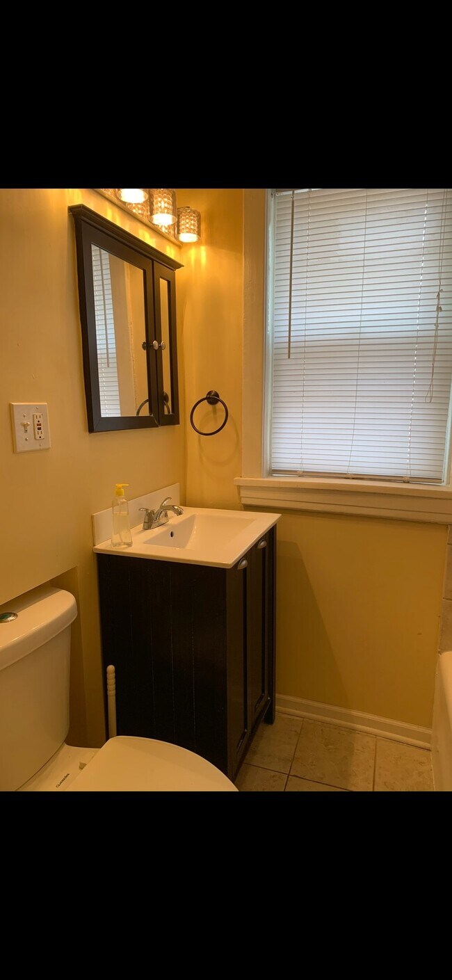 Photo - 1152 Lyman Ave Unit 1R
