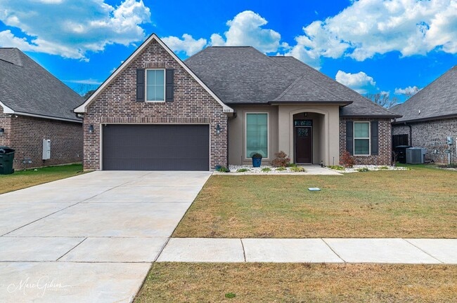 Building Photo - Fully Furnished: Lucien Fields South Shreveport