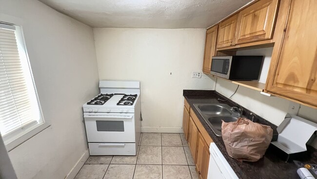 Photo - Beautiful Two bedroom , Holladay; 800 sq ft; New Flooring Unidad 2