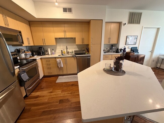 Kitchen - 54 Rainey St Unit 312