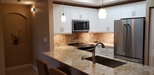 Kitchen - 1931 NE 2nd St Unit 403