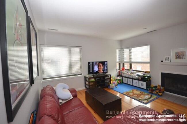 Building Photo - 110 Strathmore Rd Unit 110 Strathmore Rd #402 Rental