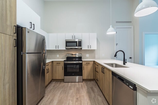 2BR, 2BA - 1,125SF - Maple - Kitchen