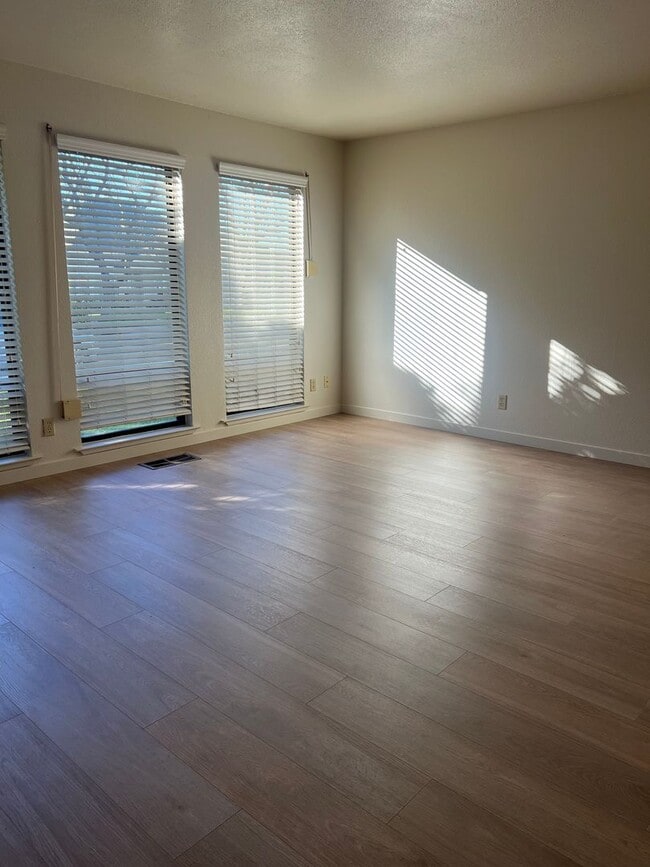 Photo - BEAUTIFUL 4 BEDROOM W/POOL IN FAIR OAKS!!