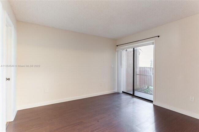 Photo - 1021 Mockingbird Ln Unit 103