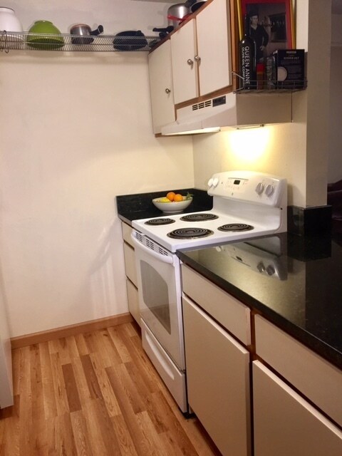 Photo - 800 N Allen Pl