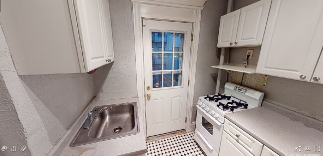 Photo - 52 Charlesgate E