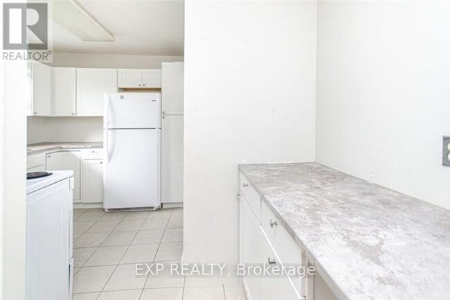 Photo - 160 Mountbatten Ave