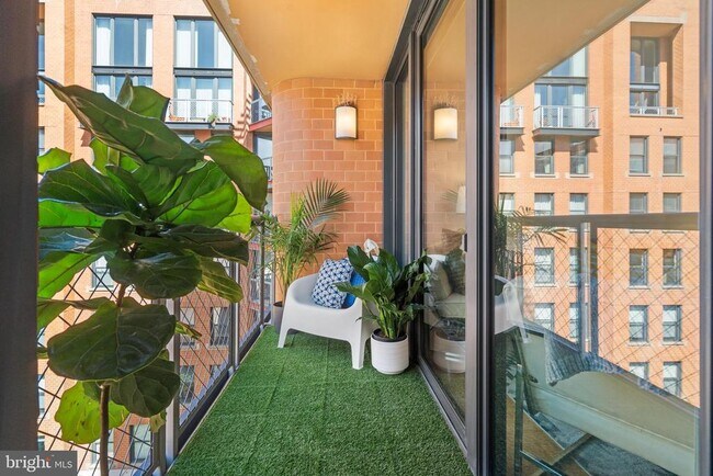 Building Photo - 631 D St NW Unit 836 Rental