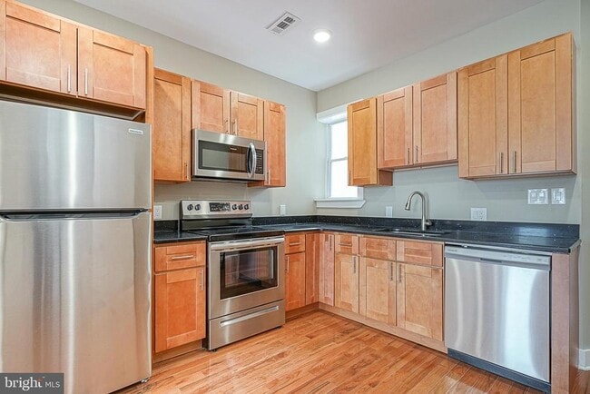 Photo - 915 Belmont Ave