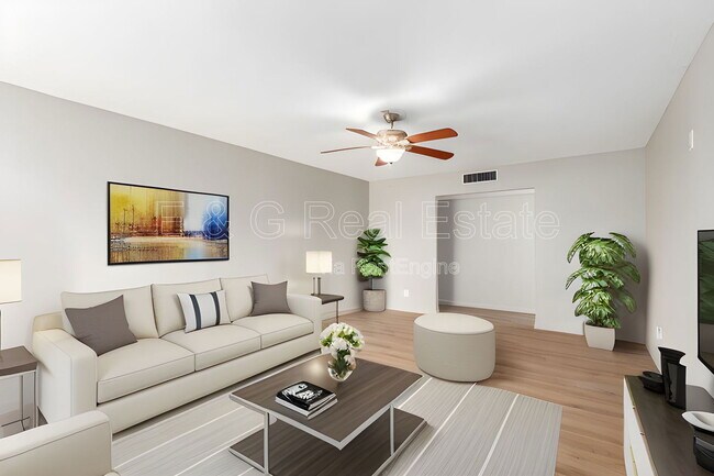 Photo - 103 E Del Rio Dr