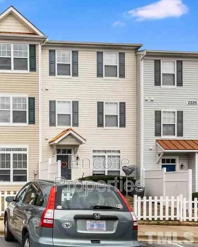 Photo - 2225 Raven Rd